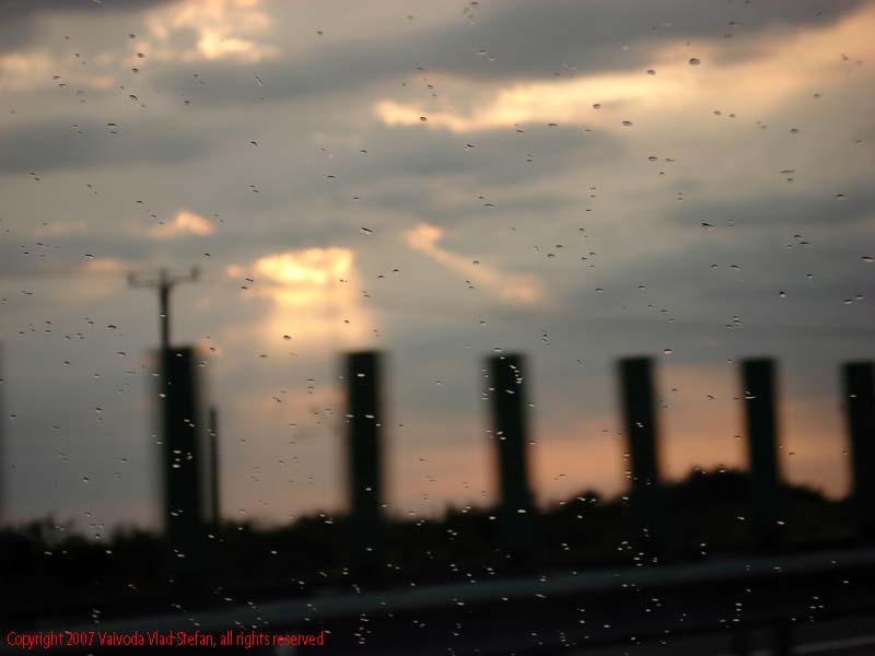 Vaivoda Vlad fotograf in Romania drum european national sosea sosele excursie calatorie calator voiaj masina automobil condus sofat soferie circula circulatie daewoo matiz autostrada autostrazi delimitare benzi A2 spre Constanta 2007