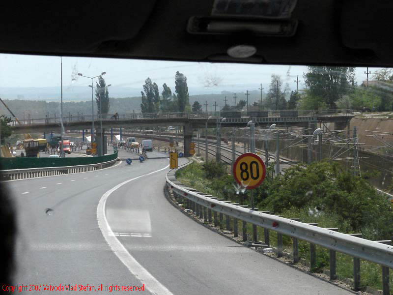 Vaivoda Vlad fotograf in Romania drum european national sosea sosele excursie calatorie calator voiaj masina automobil condus sofat soferie circula circulatie daewoo matiz autostrada autostrazi rutier lucrari constructie Autostrada A2 statie statie taxare Fetesti 2007 dezvoltare infrastructura