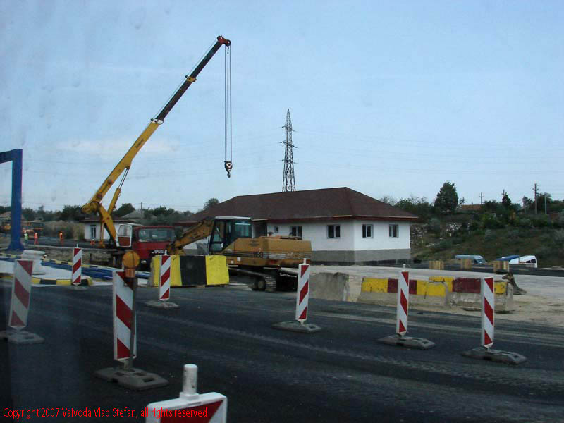 Vaivoda Vlad fotograf in Romania drum european national sosea sosele excursie calatorie calator voiaj masina automobil condus sofat soferie circula circulatie daewoo matiz autostrada autostrazi rutier Autostrada A2 statie statia taxare Fetesti 2007 dezvoltare infrastructura