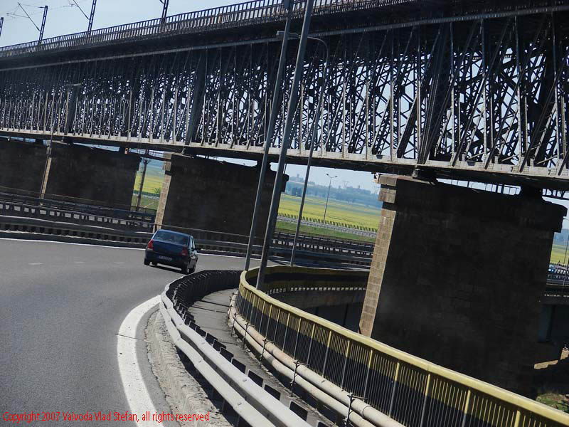 Vaivoda Vlad fotograf in Romania drum european national sosea sosele excursie calatorie calator voiaj masina automobil condus sofat soferie circula circulatie daewoo matiz autostrada autostrazi rutier Autostrada A2 Podul Anghel Saligny 2007