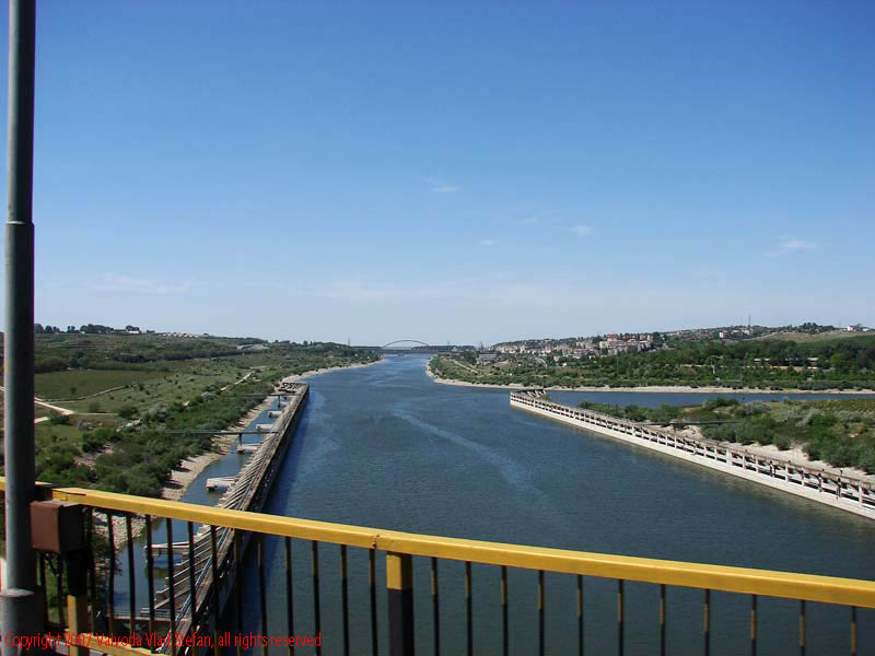 Vaivoda Vlad fotograf in Romania drum european national sosea sosele excursie calatorie calator voiaj masina automobil condus sofat soferie circula circulatie daewoo matiz autostrada autostrazi rutier pod ecluza Cernavoda 2007