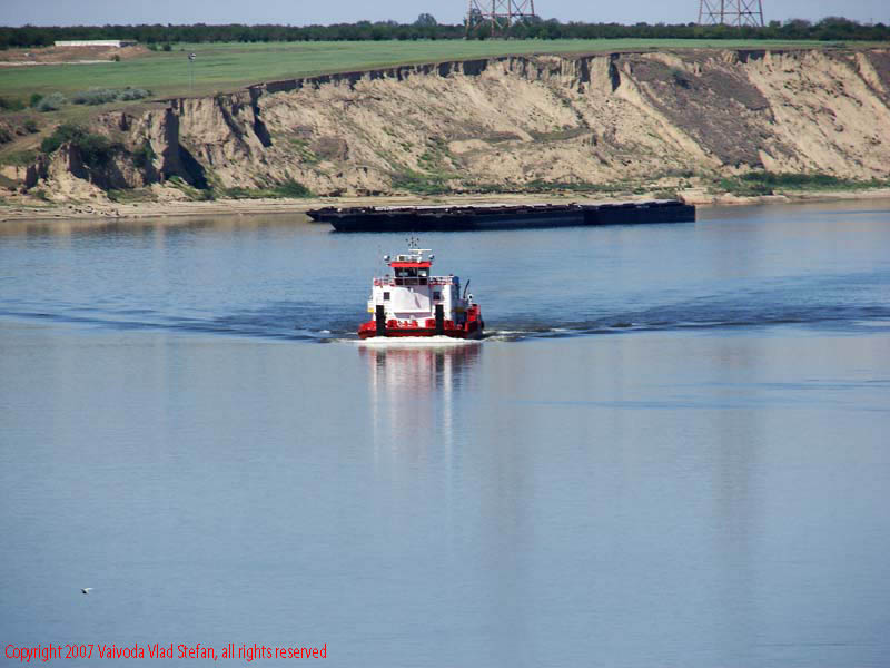 Vaivoda Vlad fotograf in Romania drum european national sosea sosele excursie calatorie calator voiaj masina automobil condus sofat soferie circula circulatie daewoo matiz autostrada autostrazi rutier vapor navigatie navigabil fluviu fluvial Vapoare pe Dunare 2007