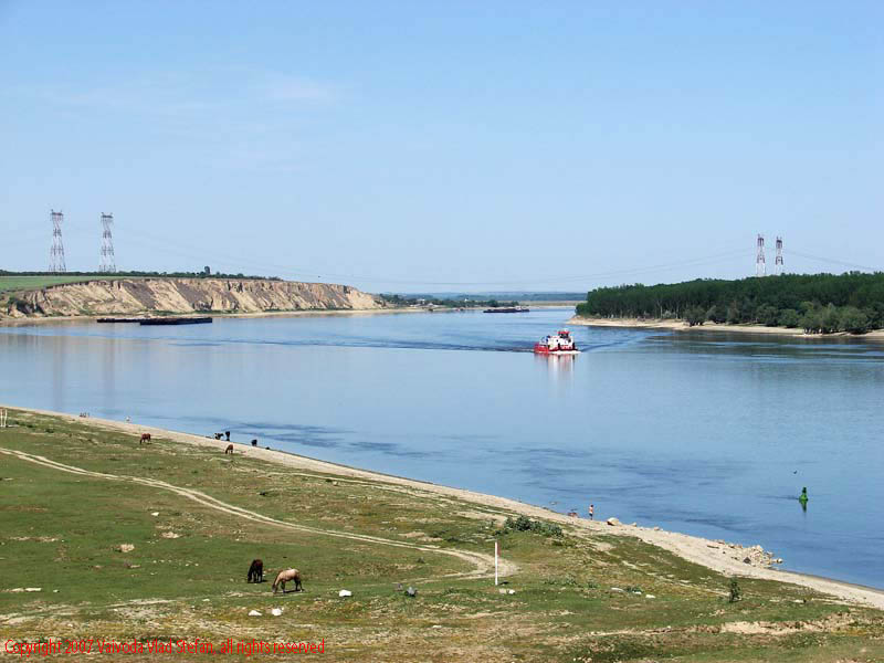 Vaivoda Vlad fotograf in Romania drum european national sosea sosele excursie calatorie calator voiaj masina automobil condus sofat soferie circula circulatie daewoo matiz autostrada autostrazi rutier navigatie navigabil fluviu fluvial Vapoare pe Dunare 2007