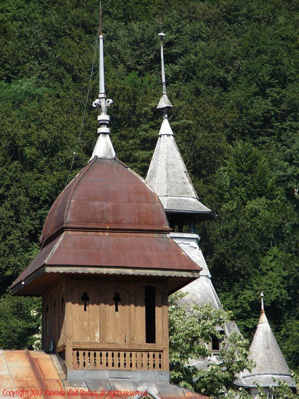 Vaivoda Vlad fotograf in Romania drum european national sosea sosele excursie calatorie calator voiaj masina automobil condus sofat soferie circula circulatie daewoo matiz autostrada autostrazi rutier trafic schit manastire Insula Ostrov Olt 2007