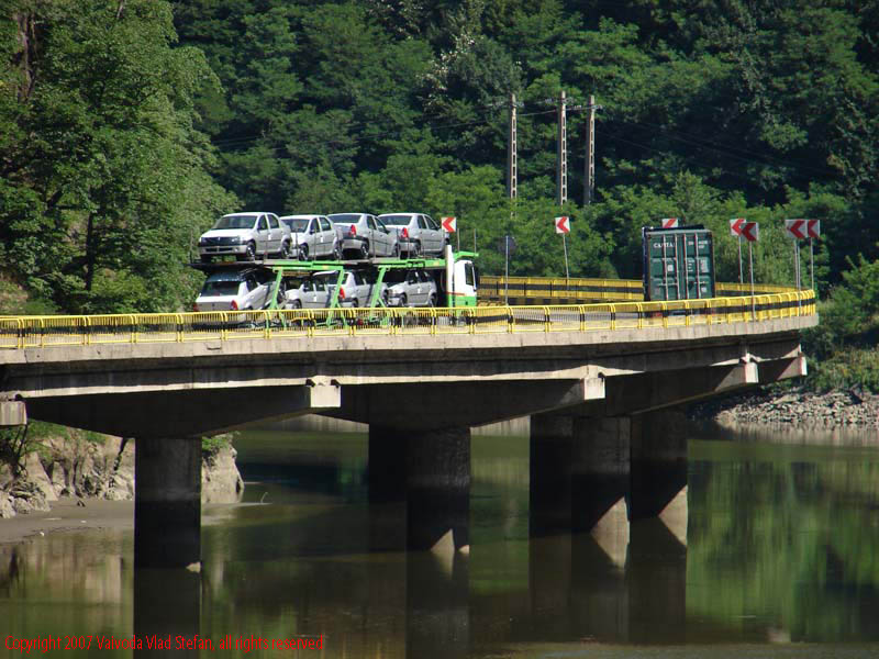 Vaivoda Vlad fotograf in Romania drum european national sosea sosele excursie calatorie calator voiaj masina automobil condus sofat soferie circula circulatie daewoo matiz autostrada autostrazi rutier trafic E81 DN7 Viaduct E81 DN7 Valea Oltului 2007