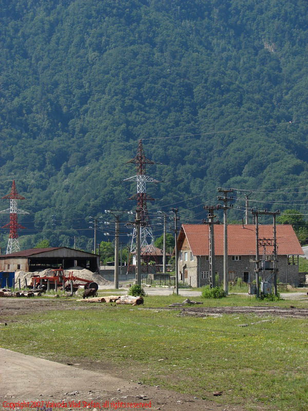 Vaivoda Vlad fotograf in Romania drum european national sosea sosele excursie calatorie calator voiaj masina automobil condus sofat soferie circula circulatie daewoo matiz autostrada autostrazi rutier trafic E81 DN7 valea oltului Panorama industriala Brezoi 2007 poza 2