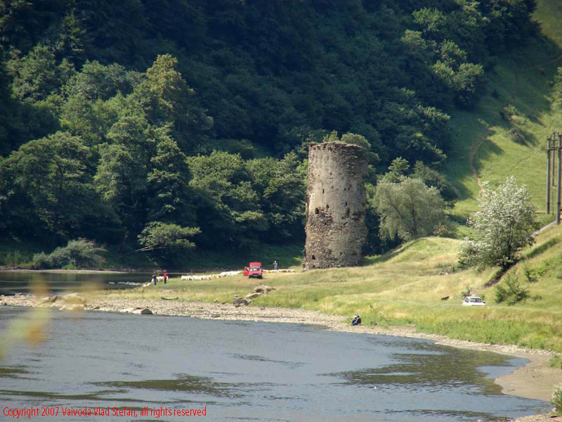 Vaivoda Vlad fotograf in Romania drum european national sosea sosele excursie calatorie calator voiaj masina automobil condus sofat soferie circula circulatie daewoo matiz autostrada autostrazi rutier trafic Turnul Spart E81 DN7 Valea Oltului 2007