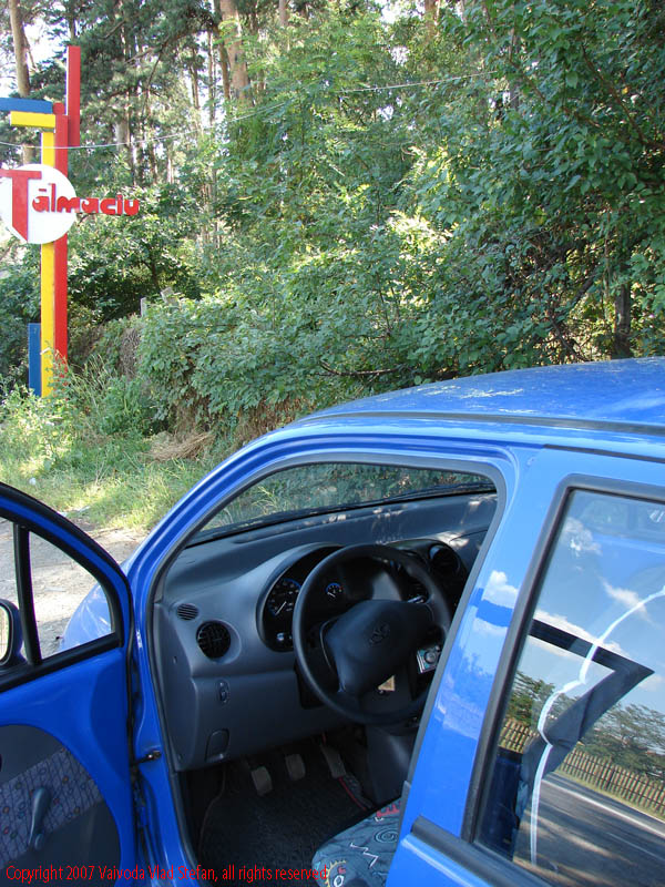 Vaivoda Vlad fotograf in Romania drum european national sosea sosele excursie calatorie calator voiaj masina automobil condus sofat soferie circula circulatie daewoo matiz autostrada autostrazi rutier trafic Talmaciu E81 DN7 Valea Oltului 2007