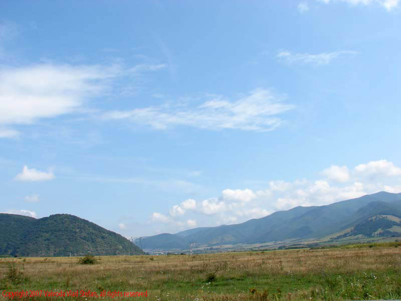 Vaivoda Vlad fotograf in Romania drum european national sosea sosele excursie calatorie calator voiaj masina automobil condus sofat soferie circula circulatie daewoo matiz natura natural Peisaj dealu dealuri Ohaba E79 DN66 2007