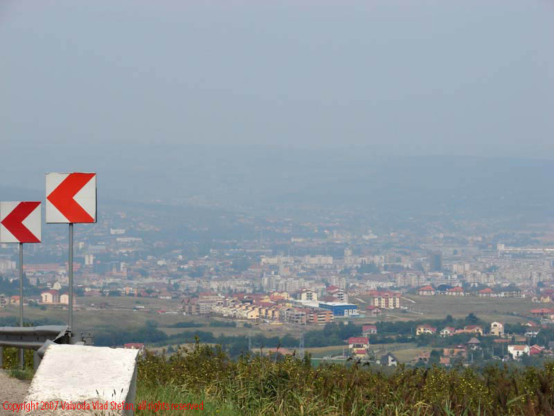Vaivoda Vlad fotograf in Romania drum european national sosea sosele excursie calatorie calator voiaj masina automobil condus sofat soferie circula circulatie daewoo matiz dealul feleacului E60 DN15 Feleac vedere perspectiva panorama Cluj Napoca 2007 curba curbe periculoase