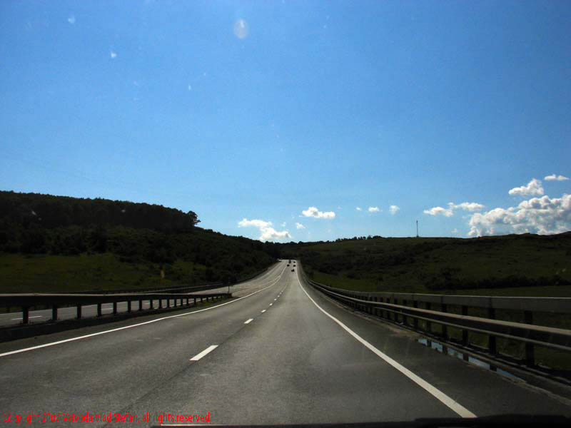 Vaivoda Vlad fotograf in Romania drum european national sosea sosele excursie calatorie calator voiaj masina automobil condus sofat soferie circula circulatie daewoo matiz Peisaj urcare rampa orizont senin 2007